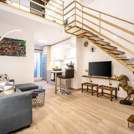 Loft 61 Charming Renovated With A Loft! *